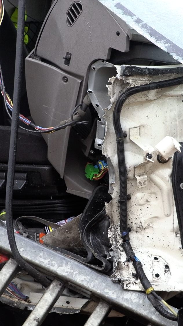 Lkw schwer beschädigt