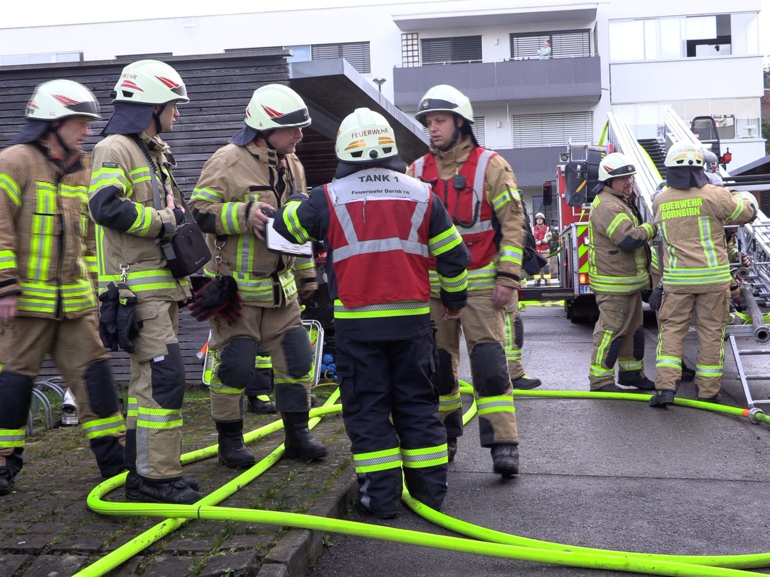 Die Feuerwehr war rasch zur Stelle. Die Feuerwehr war rasch zur Stelle.