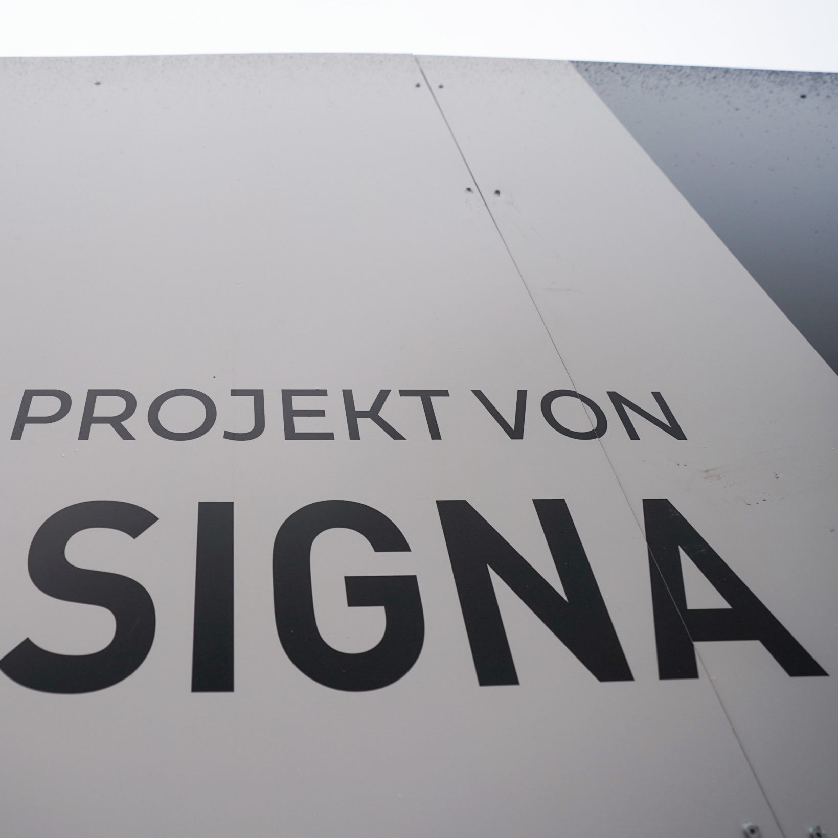 Der Verkauf des milliardenschweren Signa-Immo-Portfolios rückt näher.