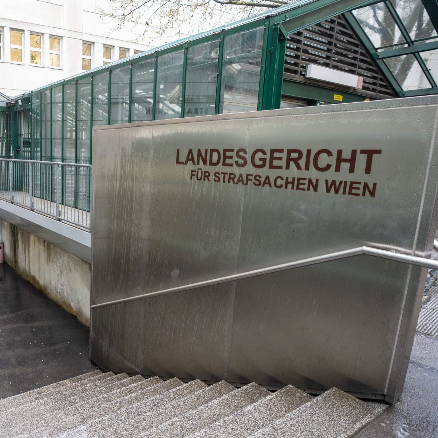 Mutmaßliche "rechte Hand" des angeblichen Mafia-Paten Dario D. alias "Dexter" zu elf Jahren Haft verurteilt.