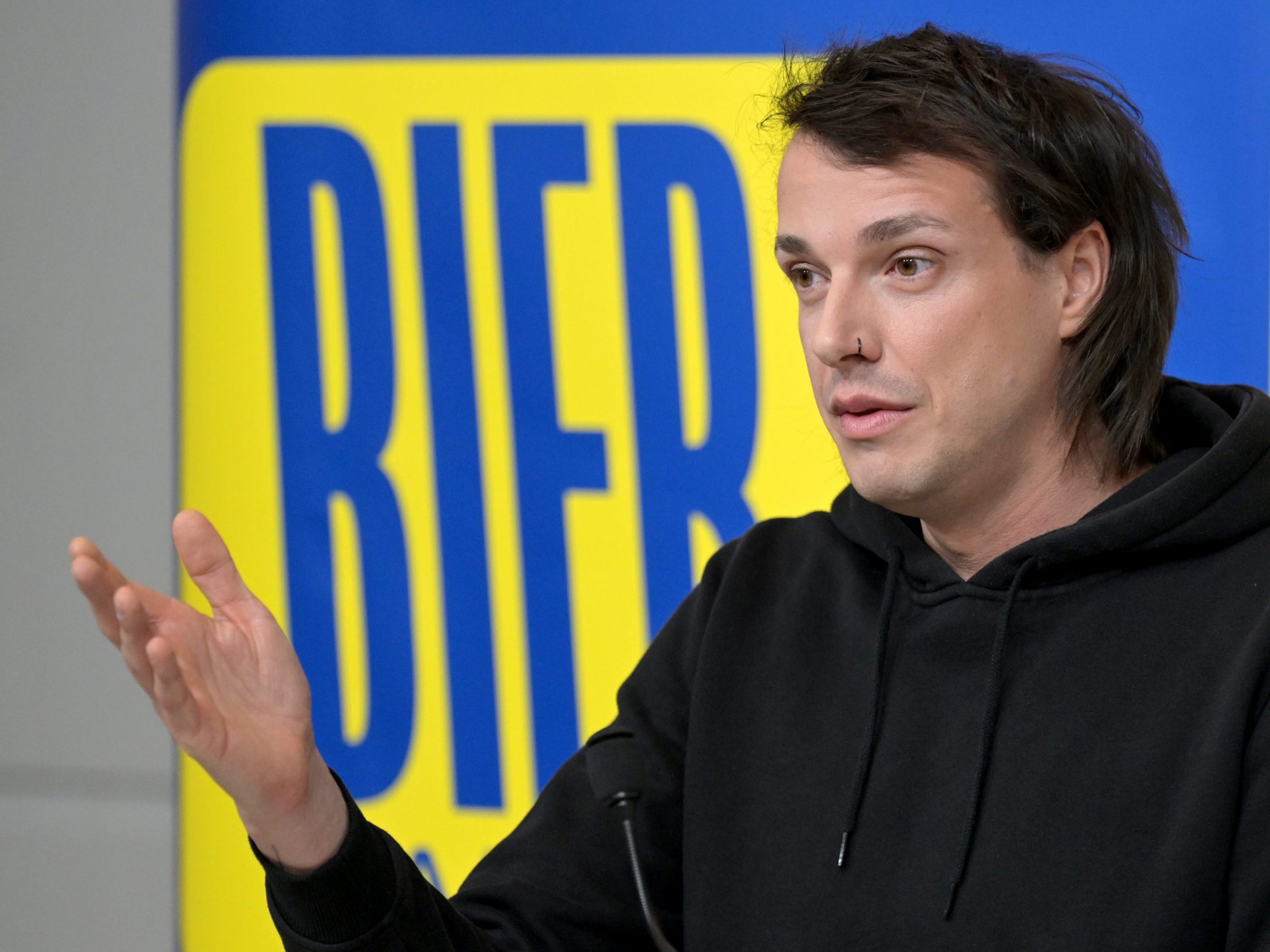 Dominik Wlazny lässt ein Antreten der Bierpartei weiter offen.