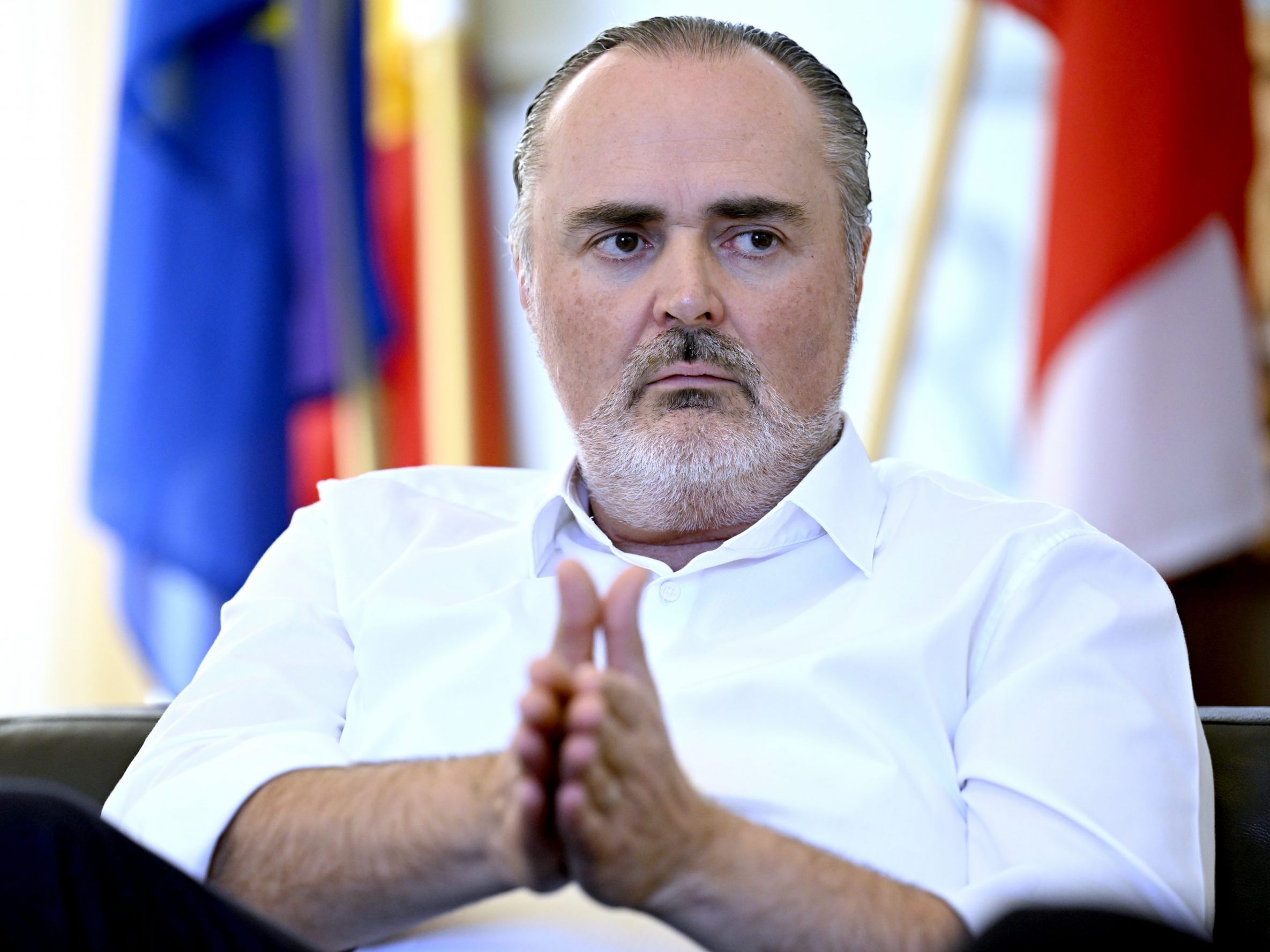 Hans Peter Doskozil musste erneut operiert werden. Hans Peter Doskozil musste erneut operiert werden.
