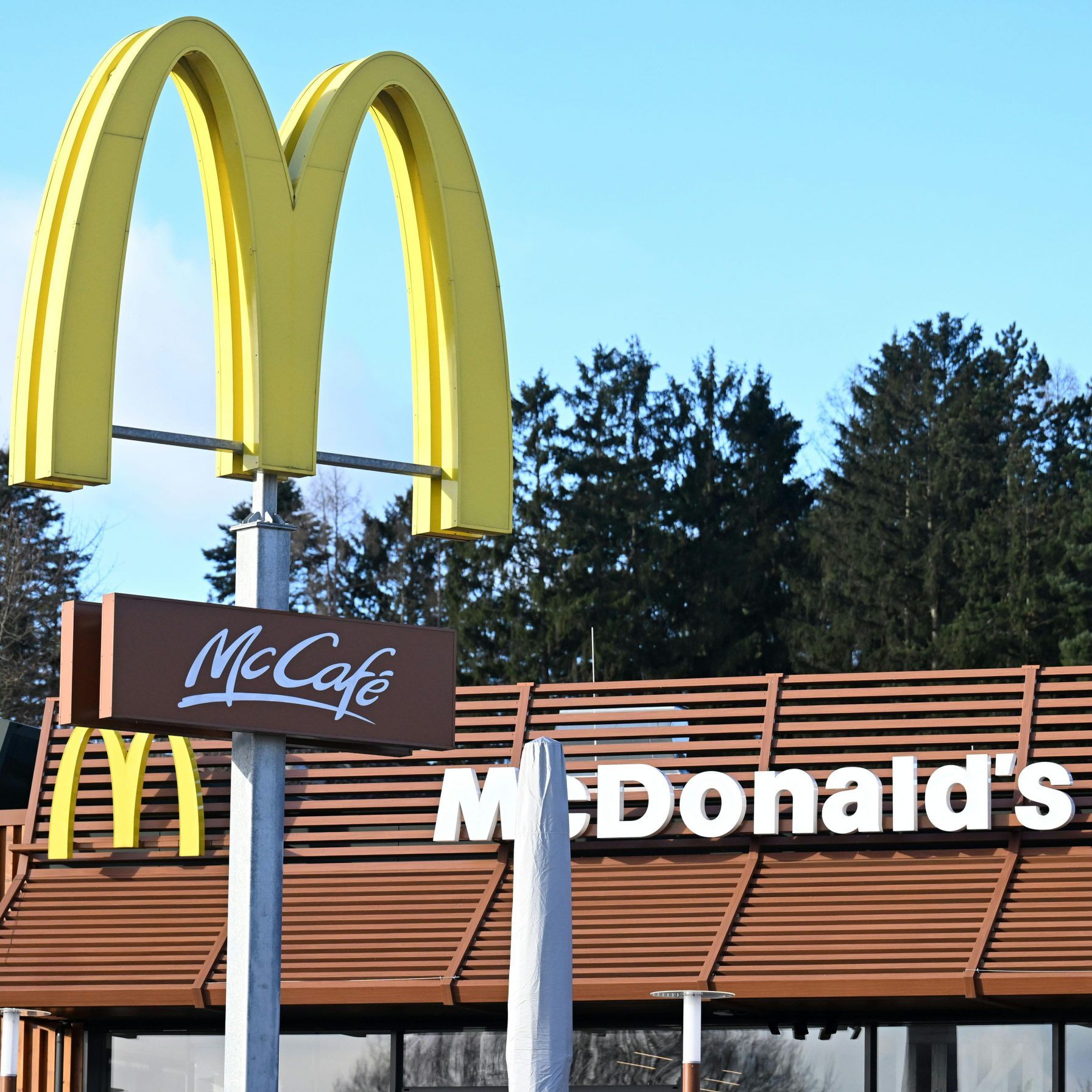 Preisunterschiede bei McDonald's je nach Filiale möglich.