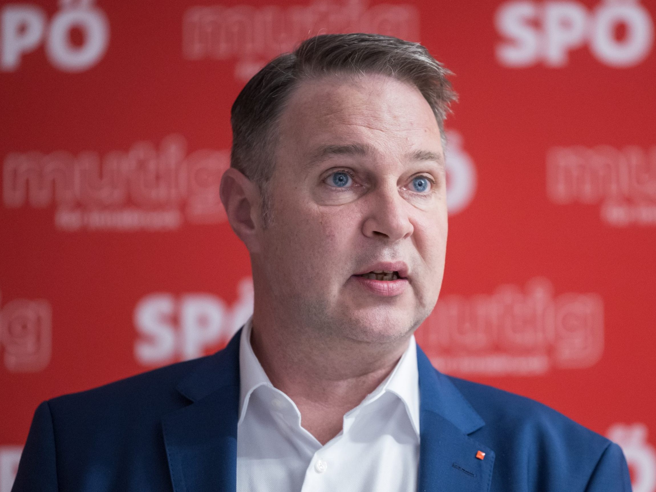 SPÖ-Chef Babler ist für eine schrittweise Arbeitszeitverkürzung. SPÖ-Chef Babler ist für eine schrittweise Arbeitszeitverkürzung.