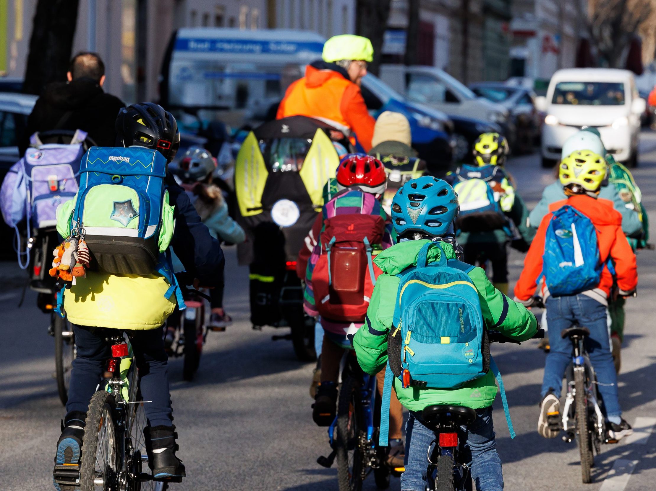 Der "radelnde Schulbus" in Wien wird immer beliebter. Der "radelnde Schulbus" in Wien wird immer beliebter.