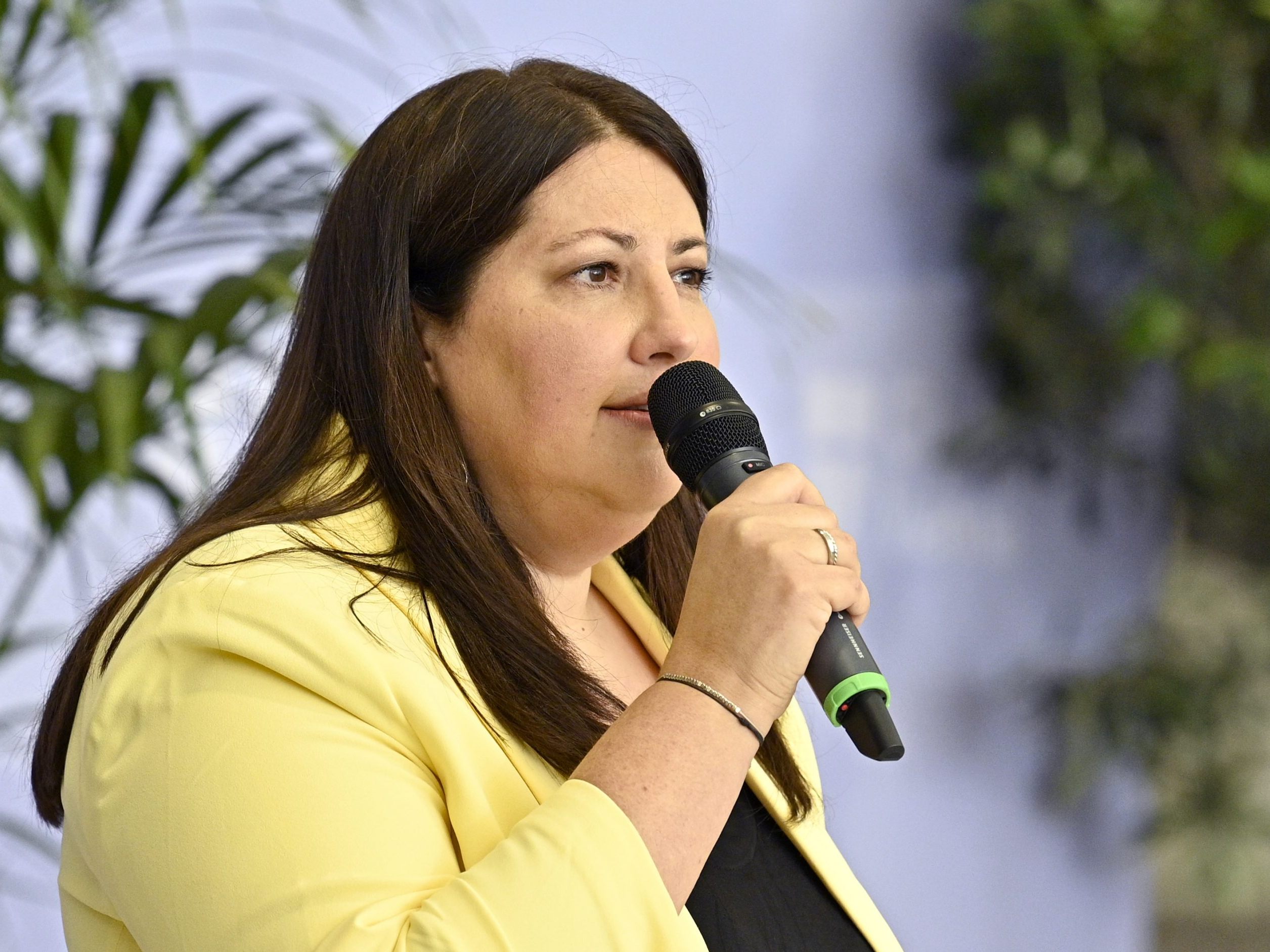 "Mit der Ausweitung der ,Roten Box’ auf mehr Standorte erreichen wir jetzt noch mehr Frauen, die Unterstützung brauchen", so Wiens Frauenstadträtin Kathrin Gaál.