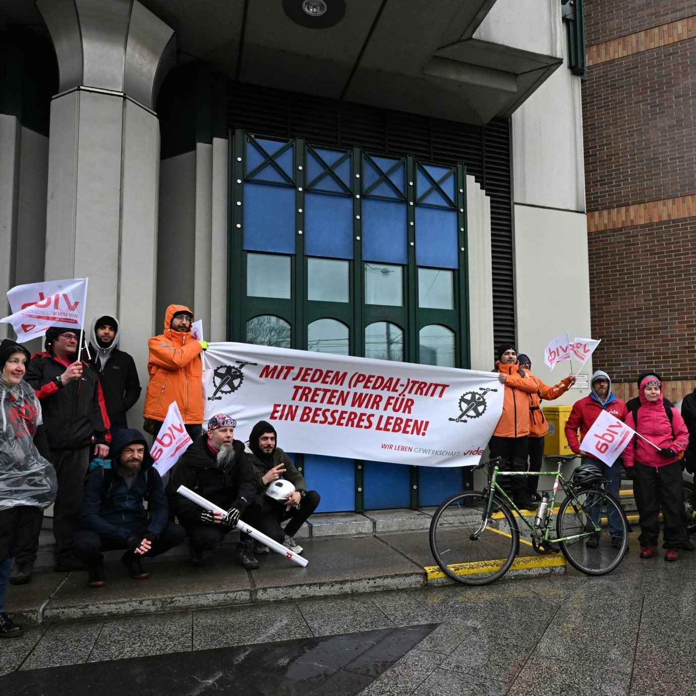 Demo der Fahrradboten vor dem Umweltministerium in Wien.