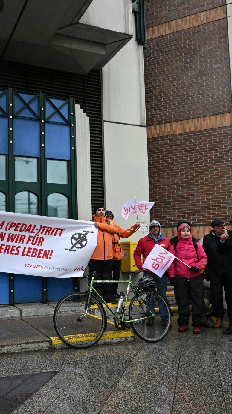 Demo der Fahrradboten vor dem Umweltministerium in Wien.