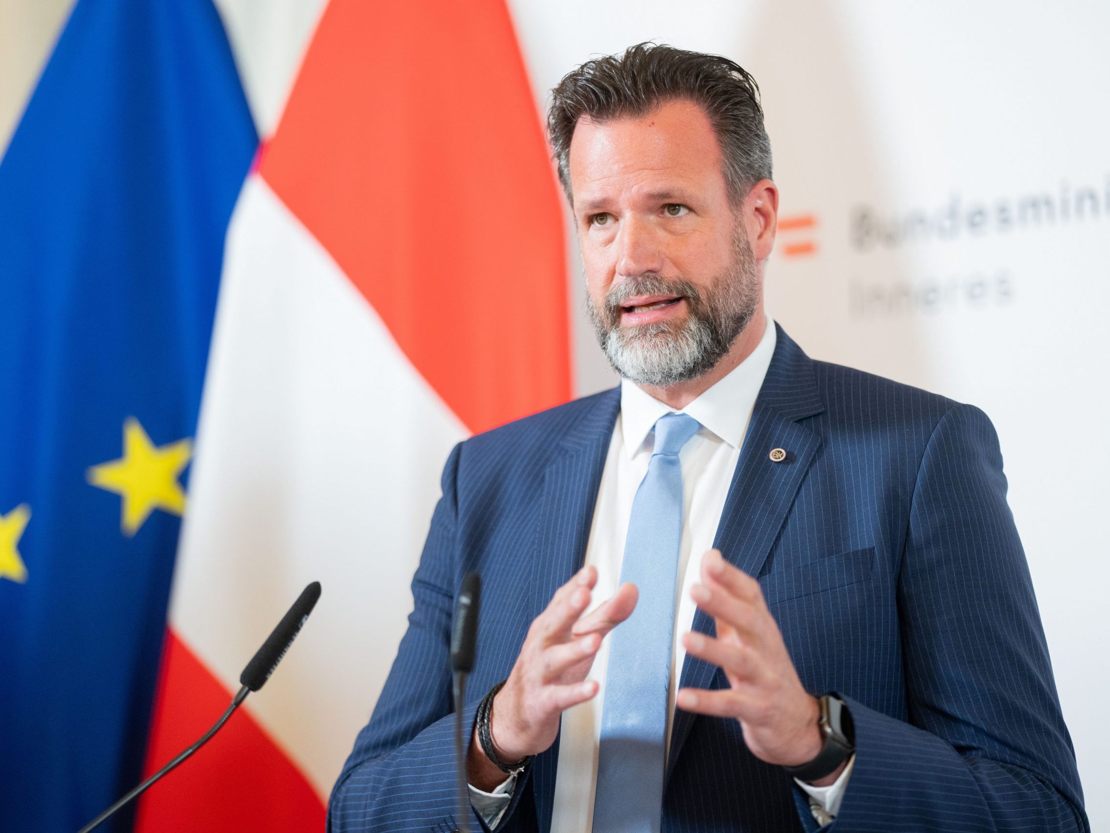 Der Leiter des Bundeskriminalamts bezeichnete die "Operation Ikarus" als "großartigen Erfolg". Der Leiter des Bundeskriminalamts bezeichnete die "Operation Ikarus" als "großartigen Erfolg".