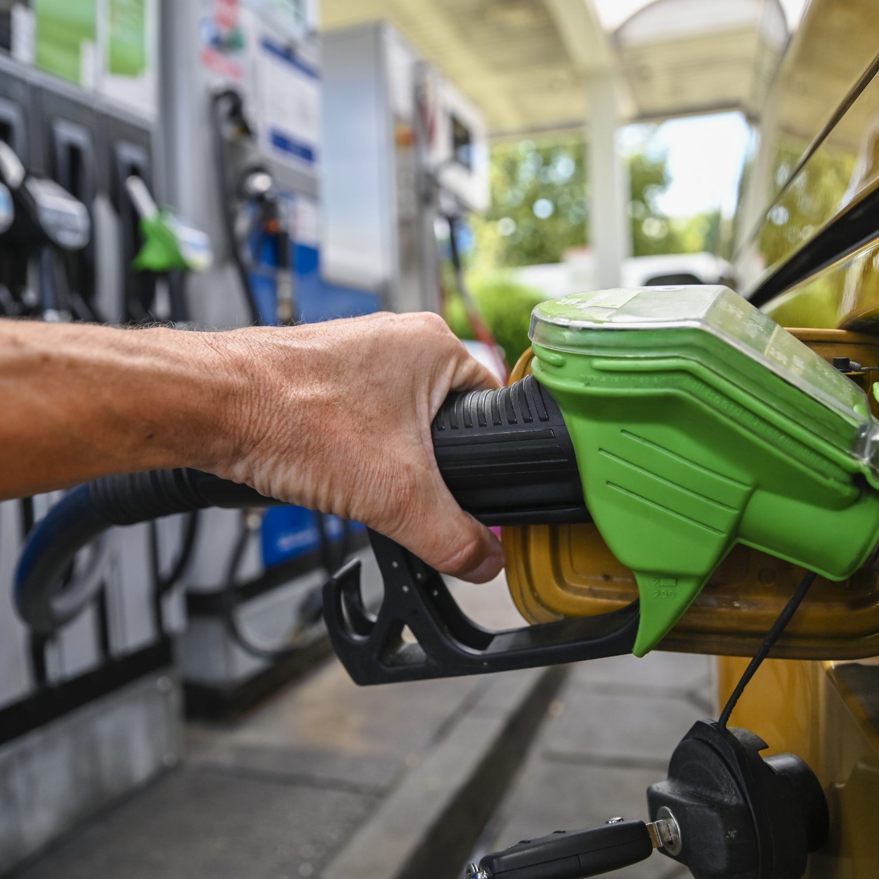 Österreichs Privat-Pkw verbrannten 2023 mehr als 3 Mrd. Liter Sprit.