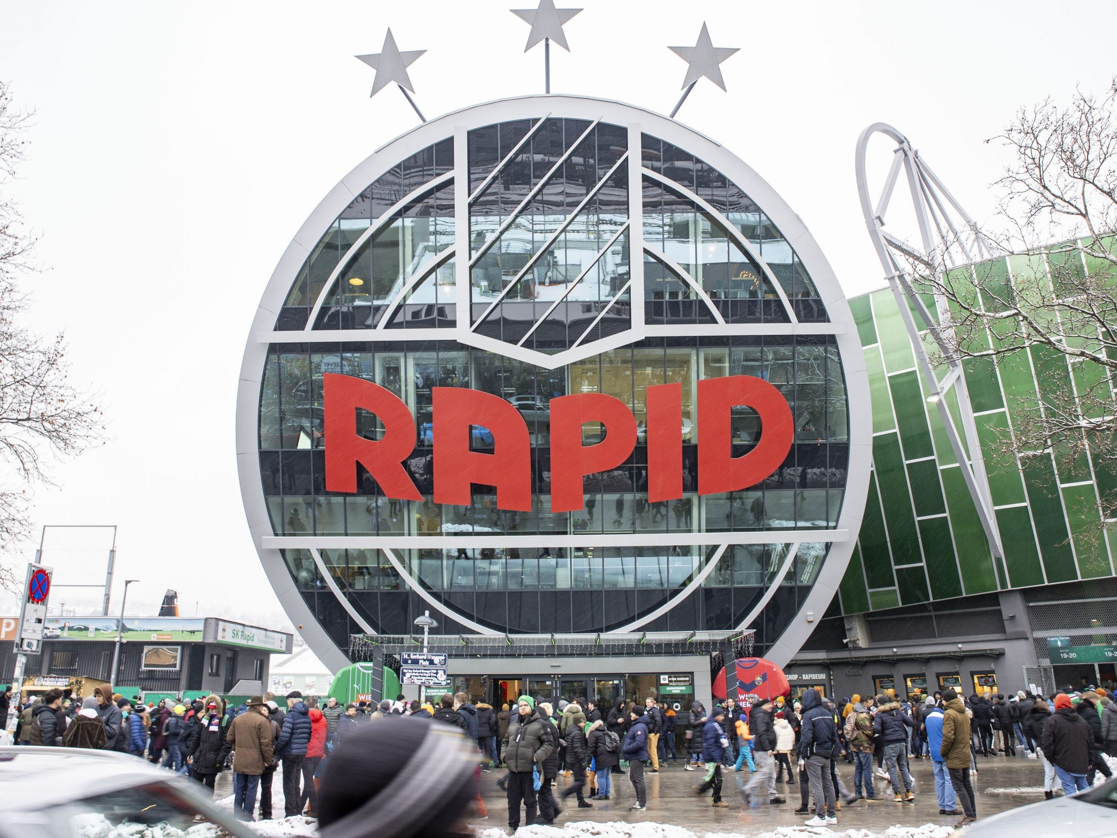 Der SK Rapid ist nun hart bestraft worden. Der SK Rapid ist nun hart bestraft worden.