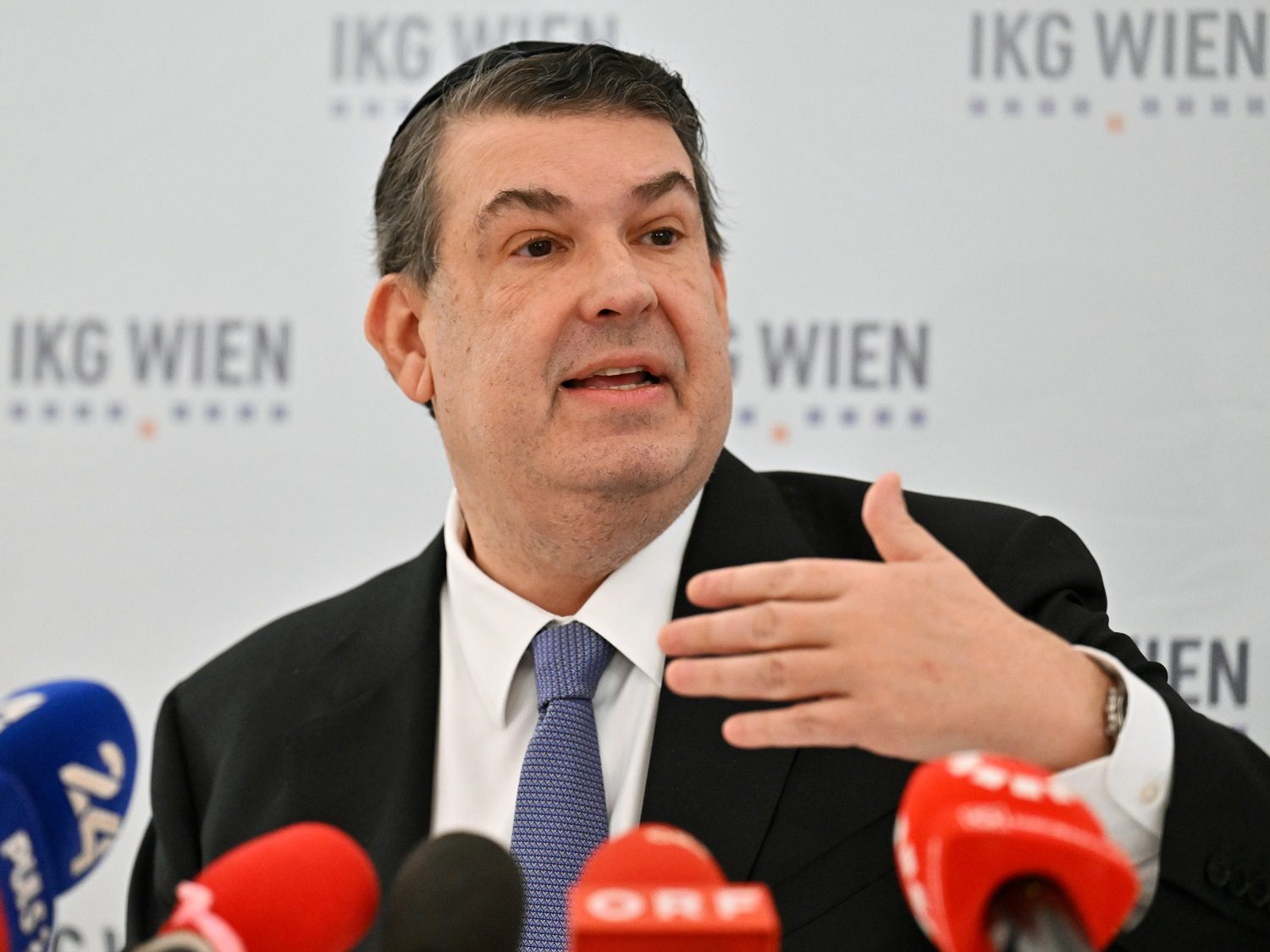"Wir haben es mit einer noch nie da gewesenen Explosion der antisemitischen Vorfälle zu tun", so IKG-Präsident Deutsch.
