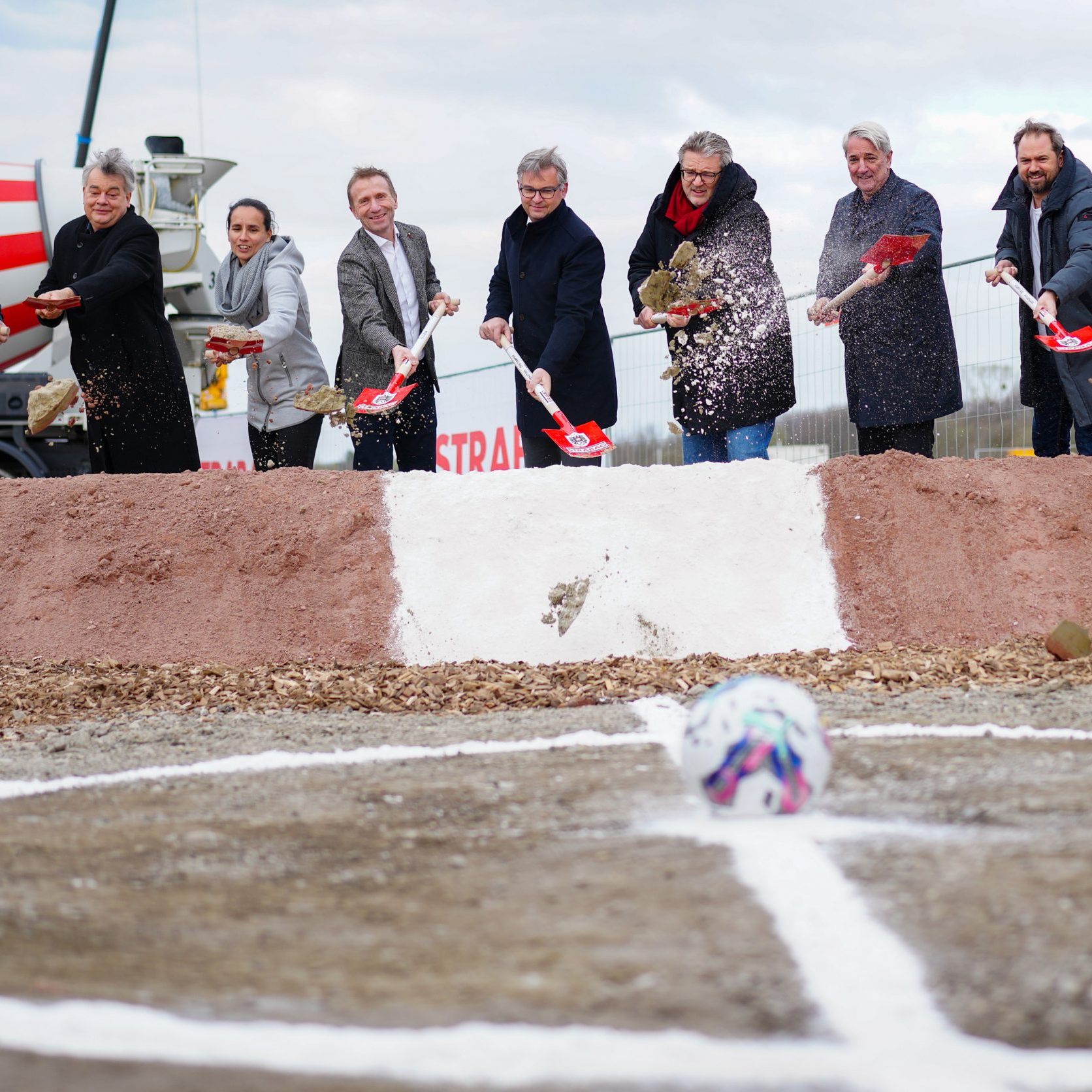 Spatenstich für den ÖFB-Campus mit viel Polit-Prominenz.