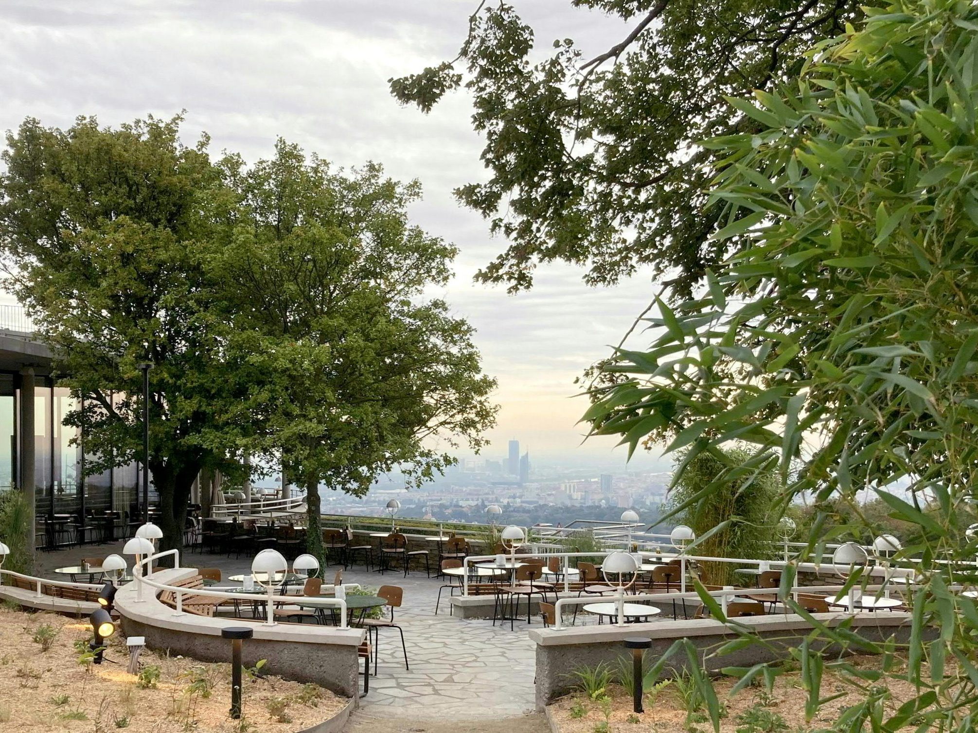 Das Café Rondell und das Schloss Cobenzl sind gerettet. Das Café Rondell und das Schloss Cobenzl sind gerettet.