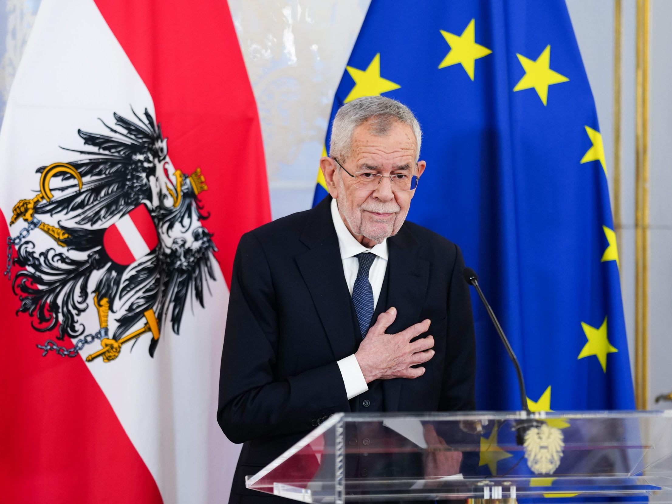 "Es ist gut, dass Sie die Tradition von Begegnung und Austausch fortführen", sagte VdB am Donnerstag zu den Nachfahren von vor den Nazis geflohenen Jüdinnen und Juden.
