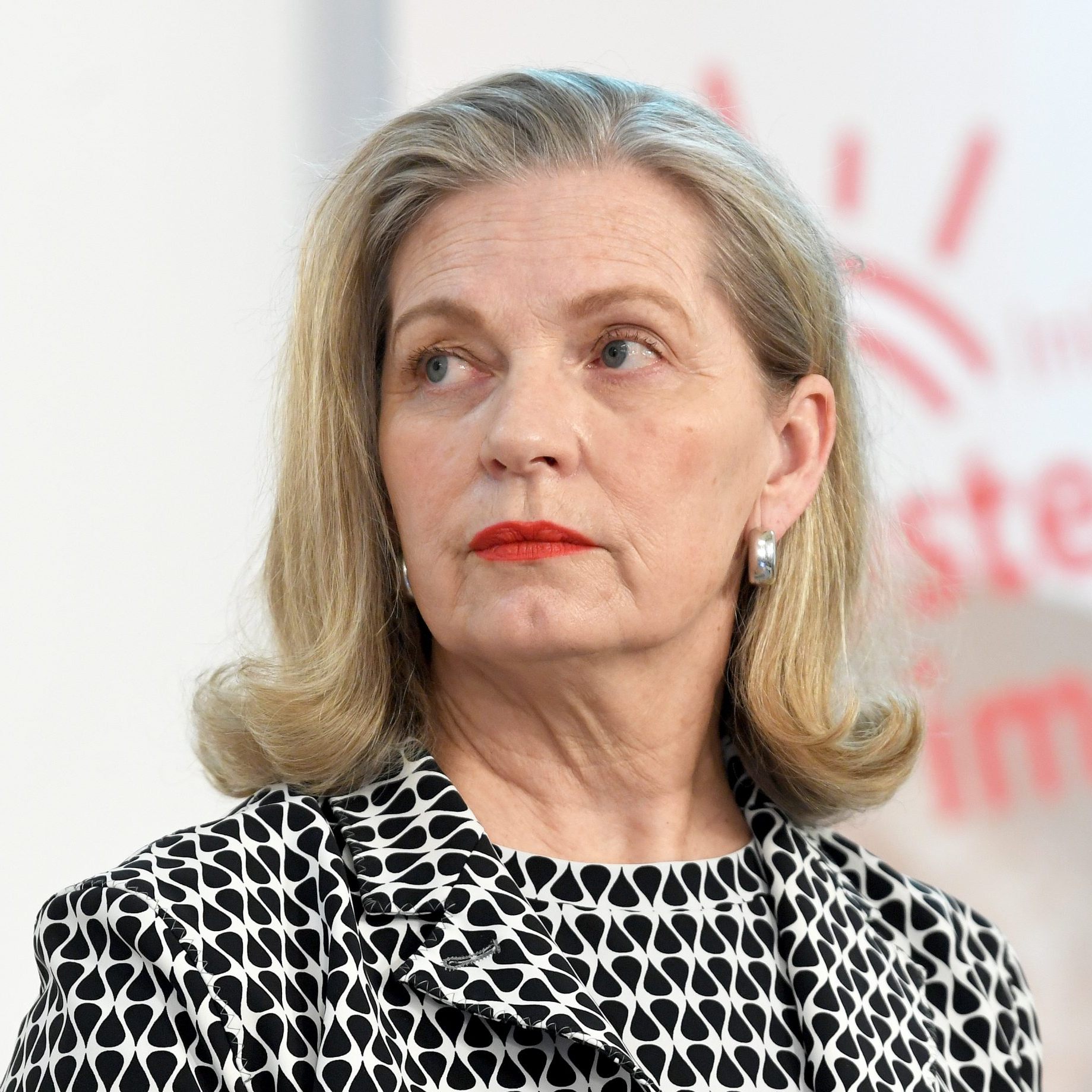 Mursch-Edlmayr, Präsidentin der Österreichischen Ärztekammer, meint die Apotheken wurden bei der aktuellen Gesundheitsreform vergessen.