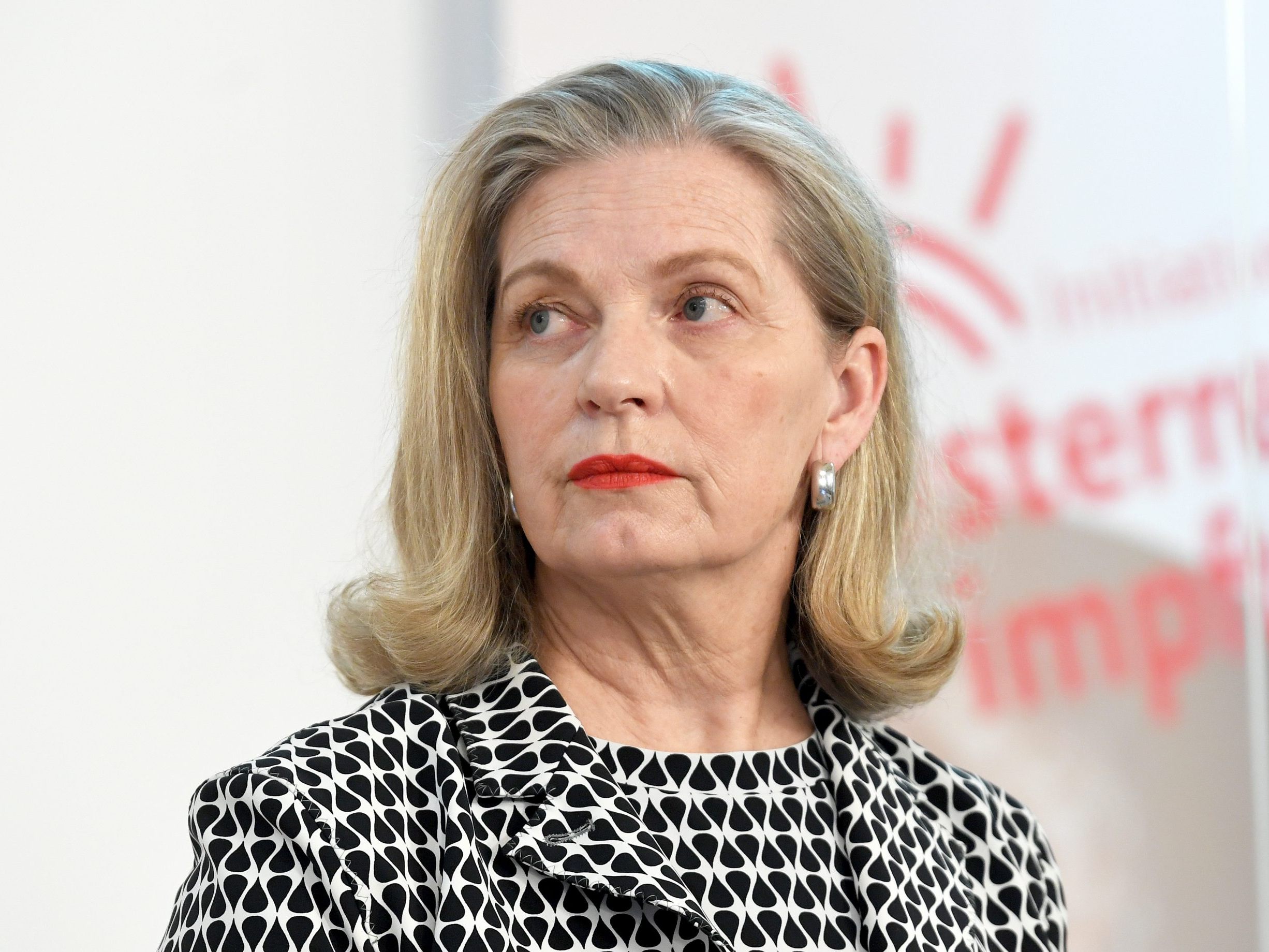 Mursch-Edlmayr, Präsidentin der Österreichischen Ärztekammer, meint die Apotheken wurden bei der aktuellen Gesundheitsreform vergessen.