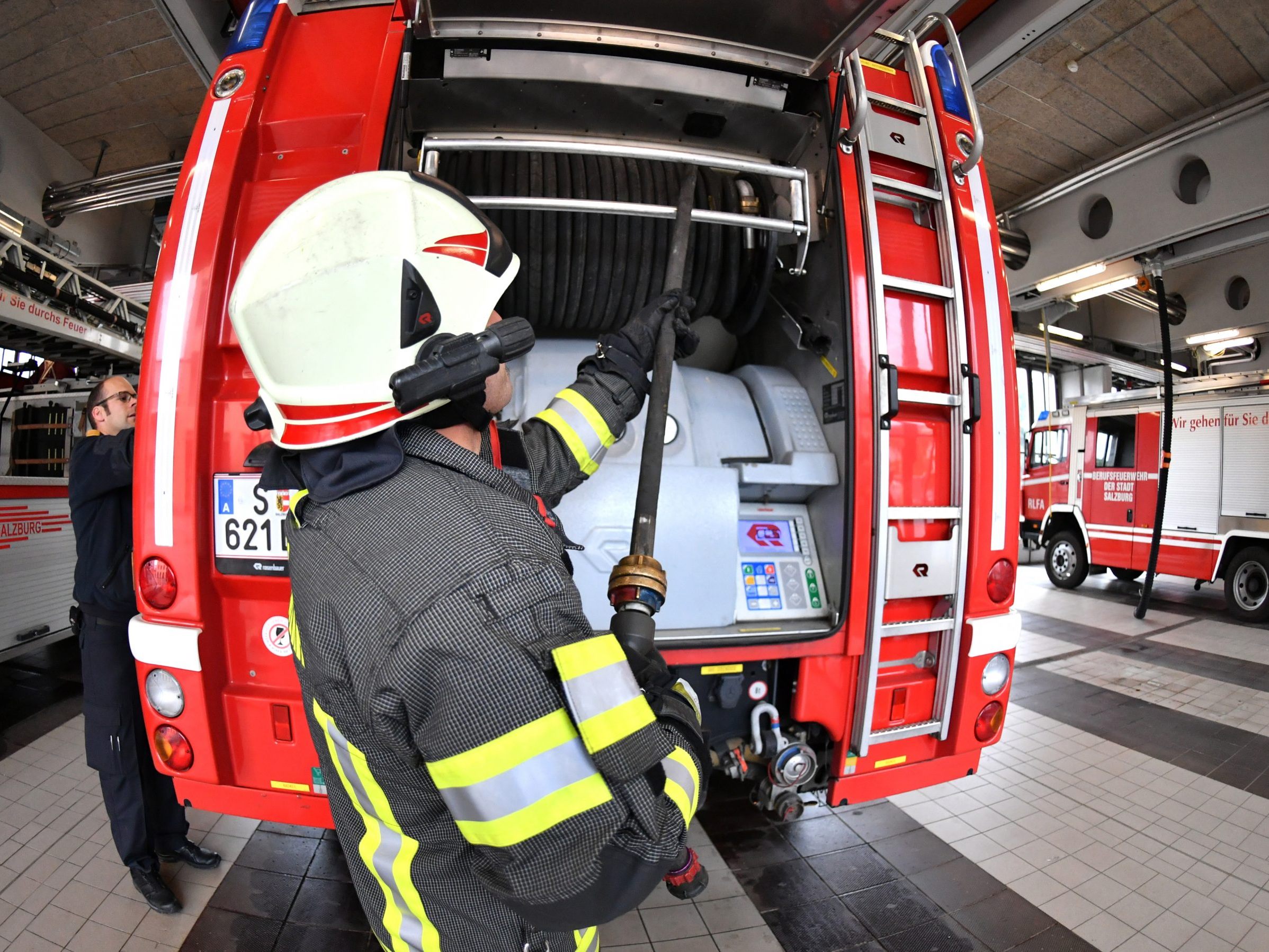 Bei einem Zimmerbrand in Wien-Simmering kam eine Frau ums Leben.