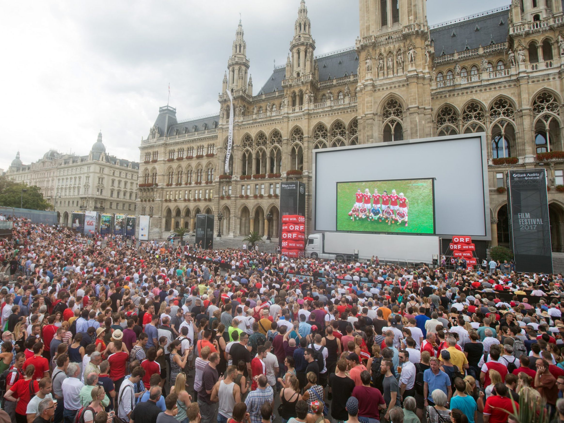 Zur Fußball-EM wird es in Wien ein Public Viewing in der "Fan-Arena" am Wiener Rathausplatz geben.