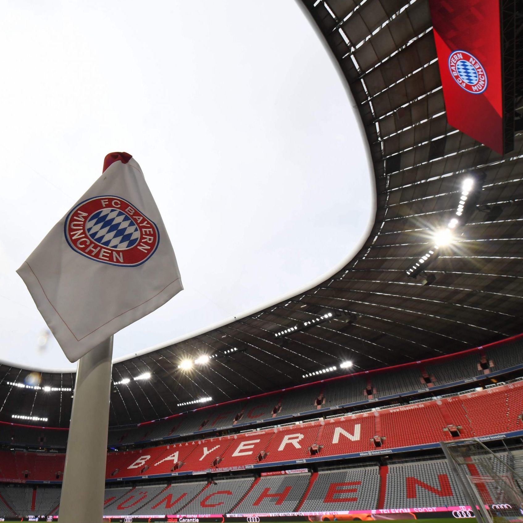 Der FC Bayern empfängt Dortmund im Allianz Stadion.