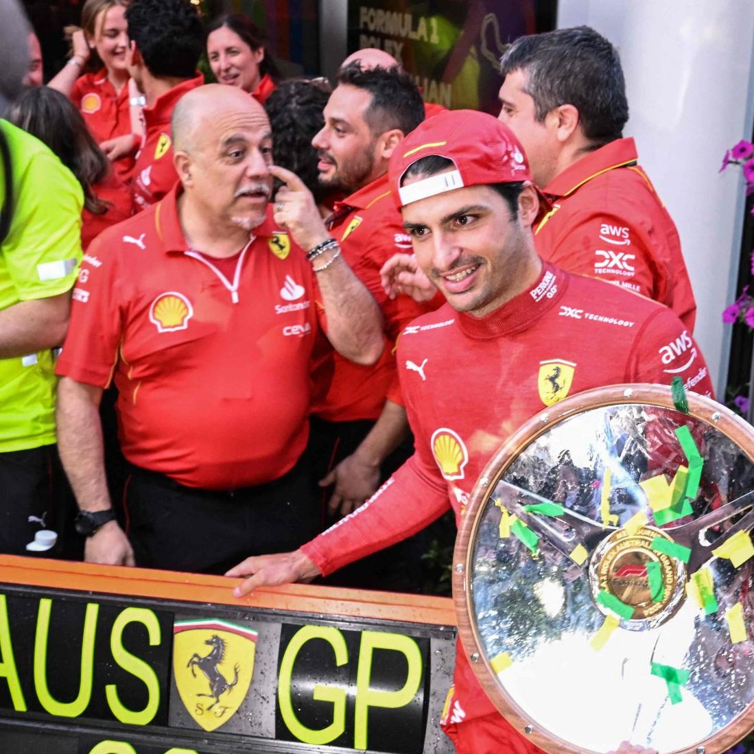 Carlos Sainz gewinnt den Grand Prix in Melbourne.