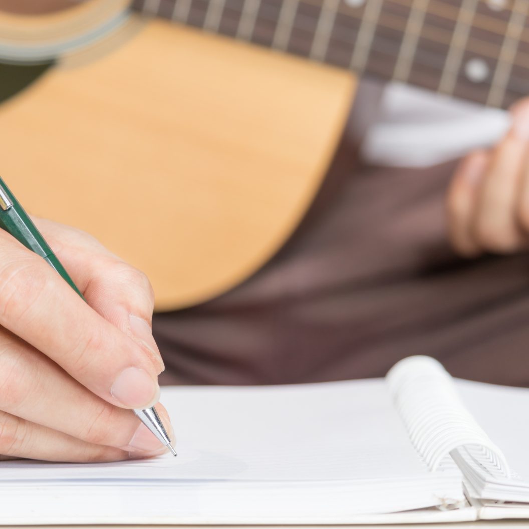 In 40 Jahren wurden laut einer Studie Songtexte immer einfacher und emotionaler.