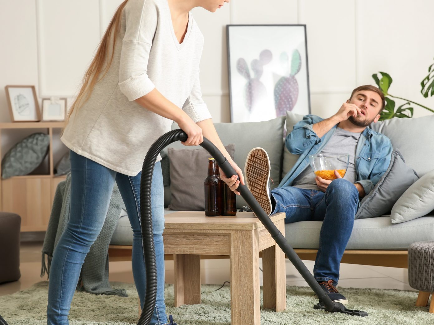 Frauen sind trotz einer ungerechten Haushalts-Aufteilung oft zufrieden. Frauen sind trotz einer ungerechten Haushalts-Aufteilung oft zufrieden.