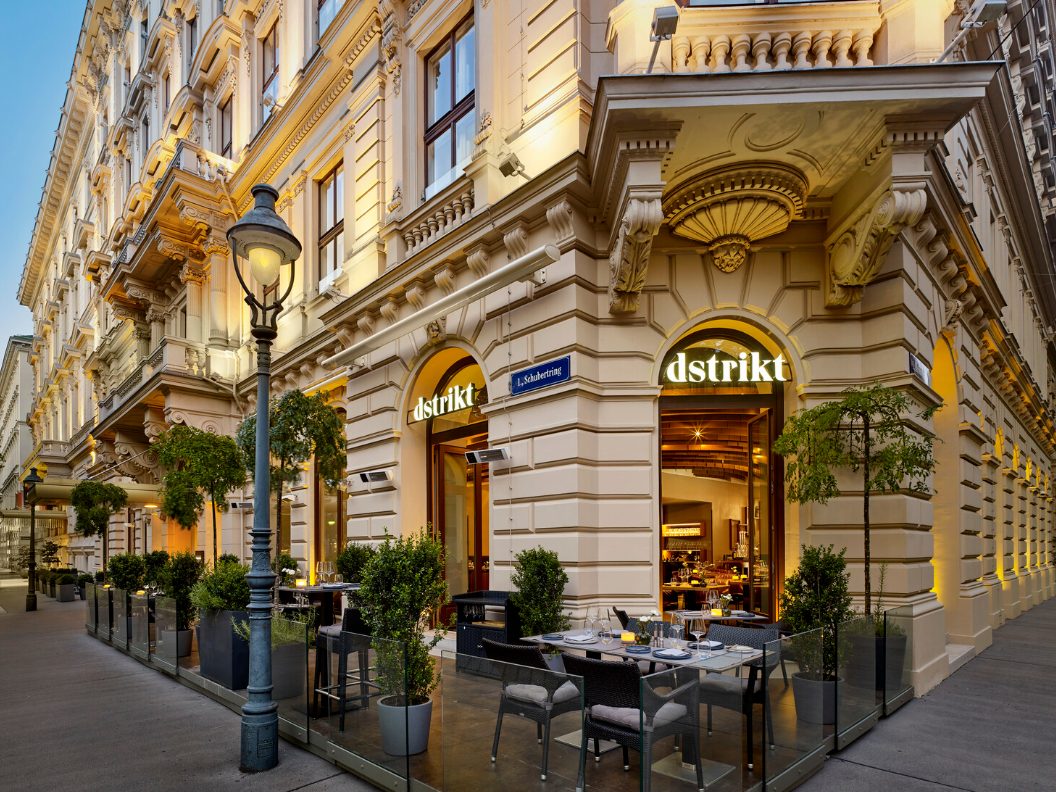Der Oster-Brunch im Dstrikt Steakhouse des Wiener Ritz-Carlton findet am Ostersonntag statt. Der Oster-Brunch im Dstrikt Steakhouse des Wiener Ritz-Carlton findet am Ostersonntag statt.