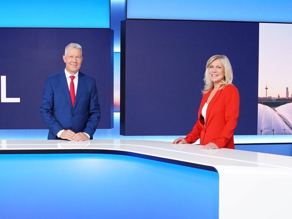 Peter Kloeppel und Ulrike von der Groeben im RTL Aktuell Studio.