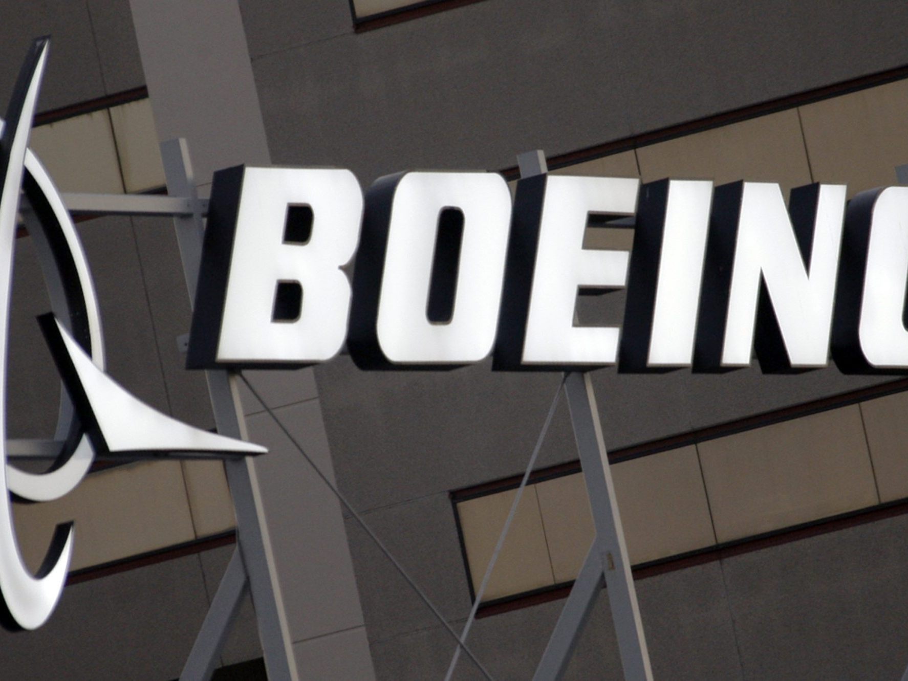 Boeing steht derzeit unter strenger behördlicher Beobachtung. Boeing steht derzeit unter strenger behördlicher Beobachtung.