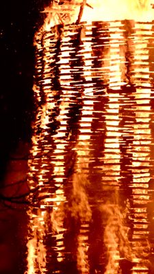 Der Funken in Gamprätz brannte zur Freude der vielen Besucher lichterloh.