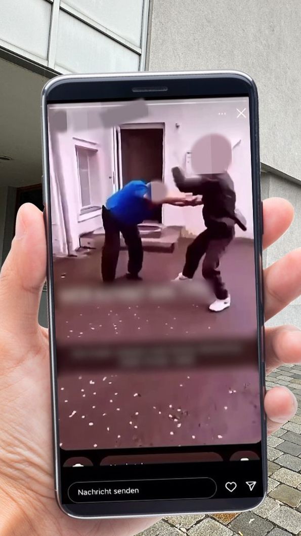 Ein Video, das zeigt, wie ein Jugendlicher einen Mann attackiert, schlägt hohe Wellen.