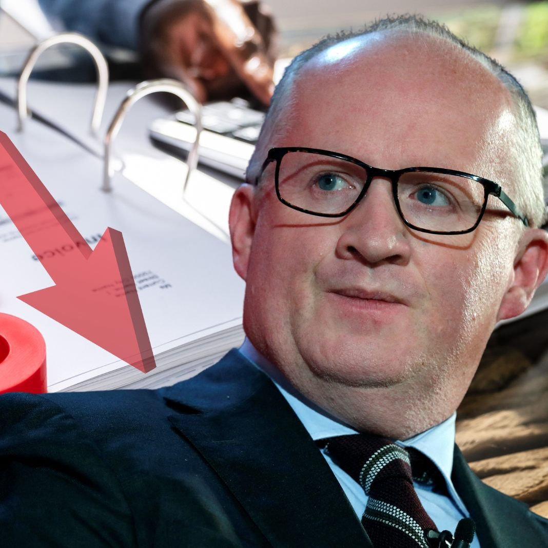 Die Europäische Zentralbank (EZB) steuert aus Sicht ihres Chefvolkswirts Philip Lane voraussichtlich auf eine erste Zinssenkung bis Ende Juni zu.