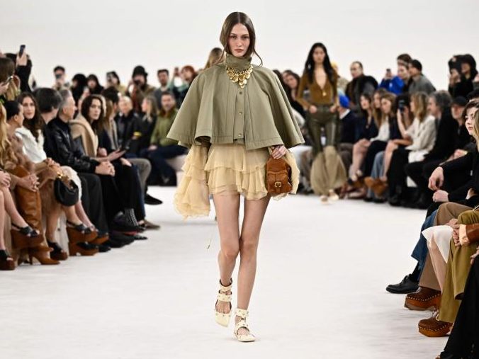 Auf der Paris Fashion Week wurden wieder viele neue Kollektionen gezeigt. Auf der Paris Fashion Week wurden wieder viele neue Kollektionen gezeigt.