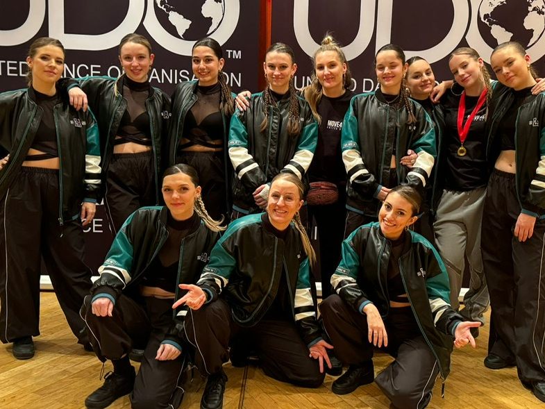 Tanzgruppe - GUESS_WHAT