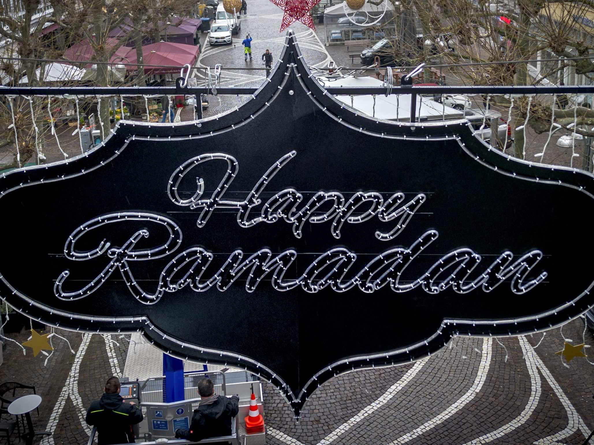 In Frankfurt am Main wurde die Ramadan-Beleuchtung aufgehängt.