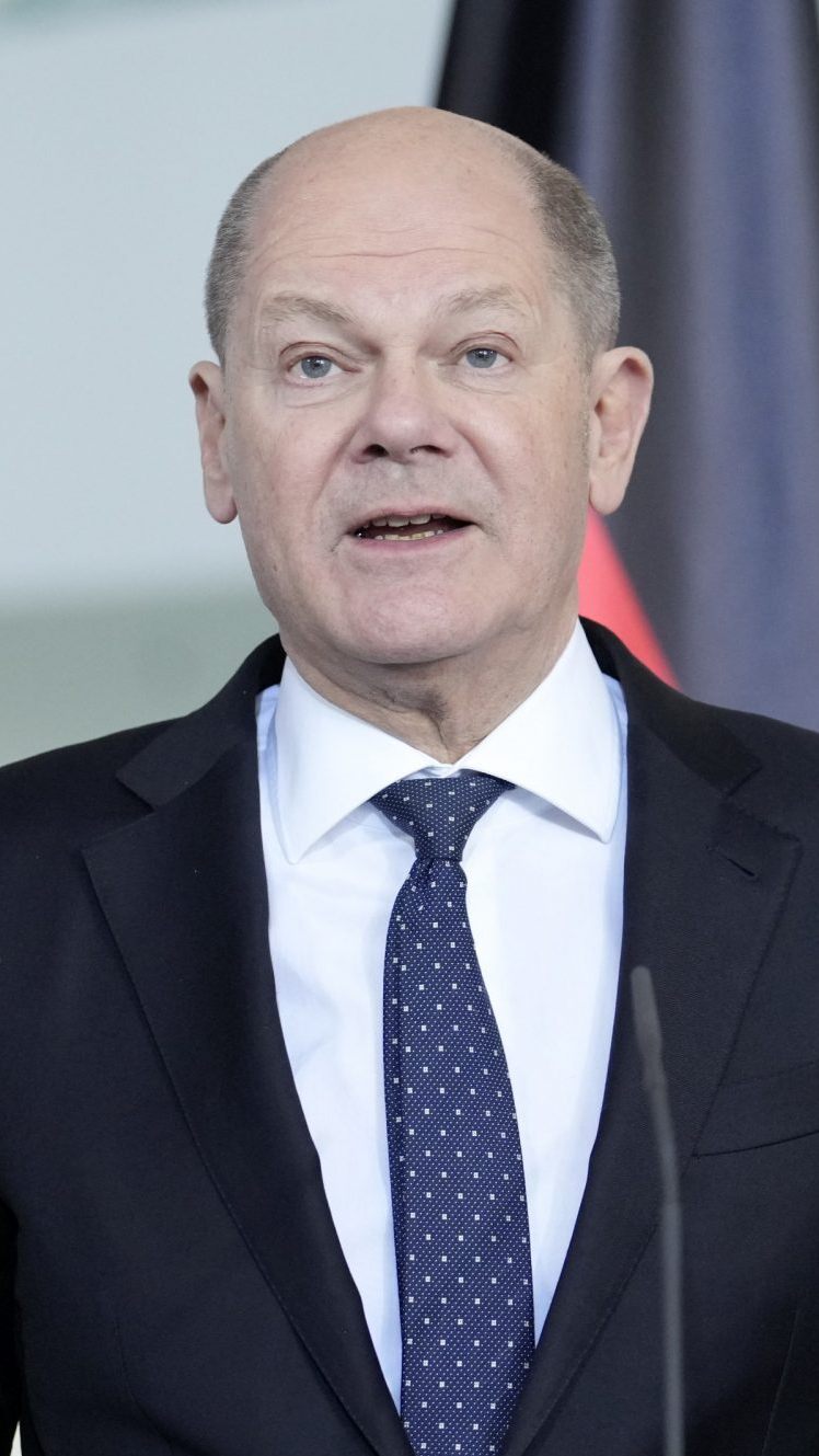 Deutschlands Kanzler Olaf Schulz kündigt an, mehr Waffen für die Ukraine beschaffen zu wollen.