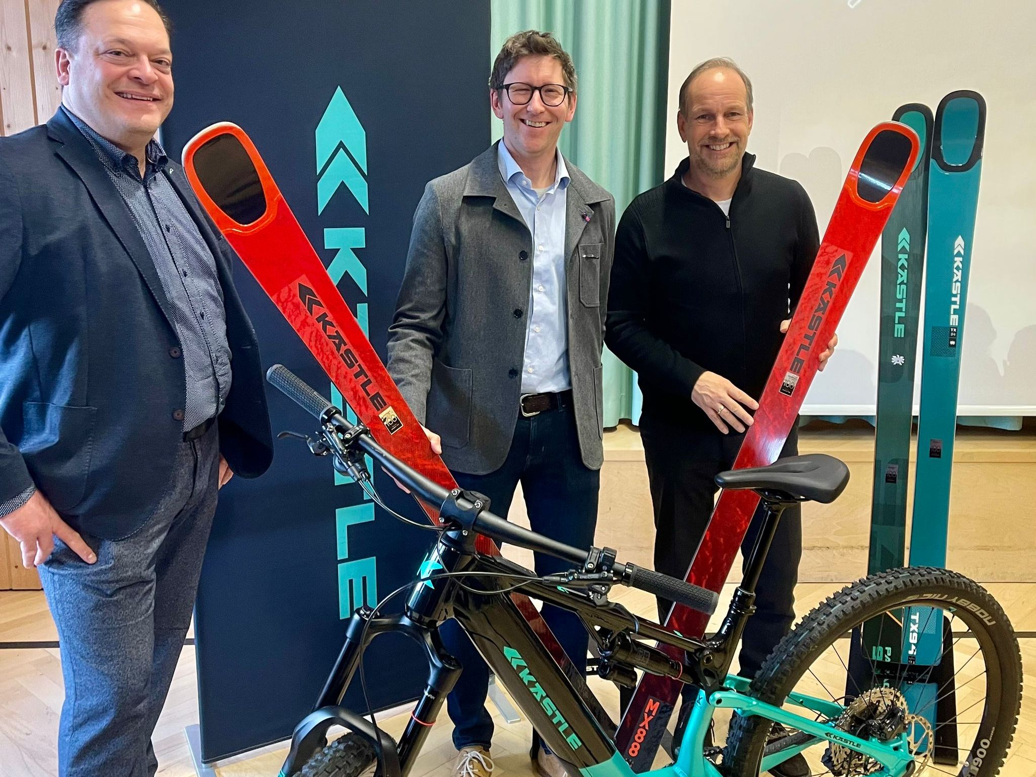 v. l. Bgm. Stefan Bischof (Damüls), Clemens Tinzl (Kästle CFO und Geschäftführer), Bgm. Dieter Egger (Hohenems)