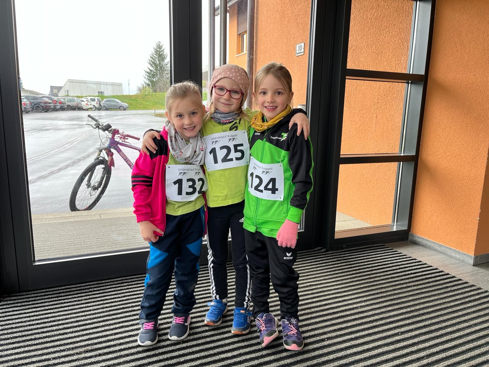 Unsre jüngsten Läuferinnen: Elina, Paulina und Lotta. Unsre jüngsten Läuferinnen: Elina, Paulina und Lotta.