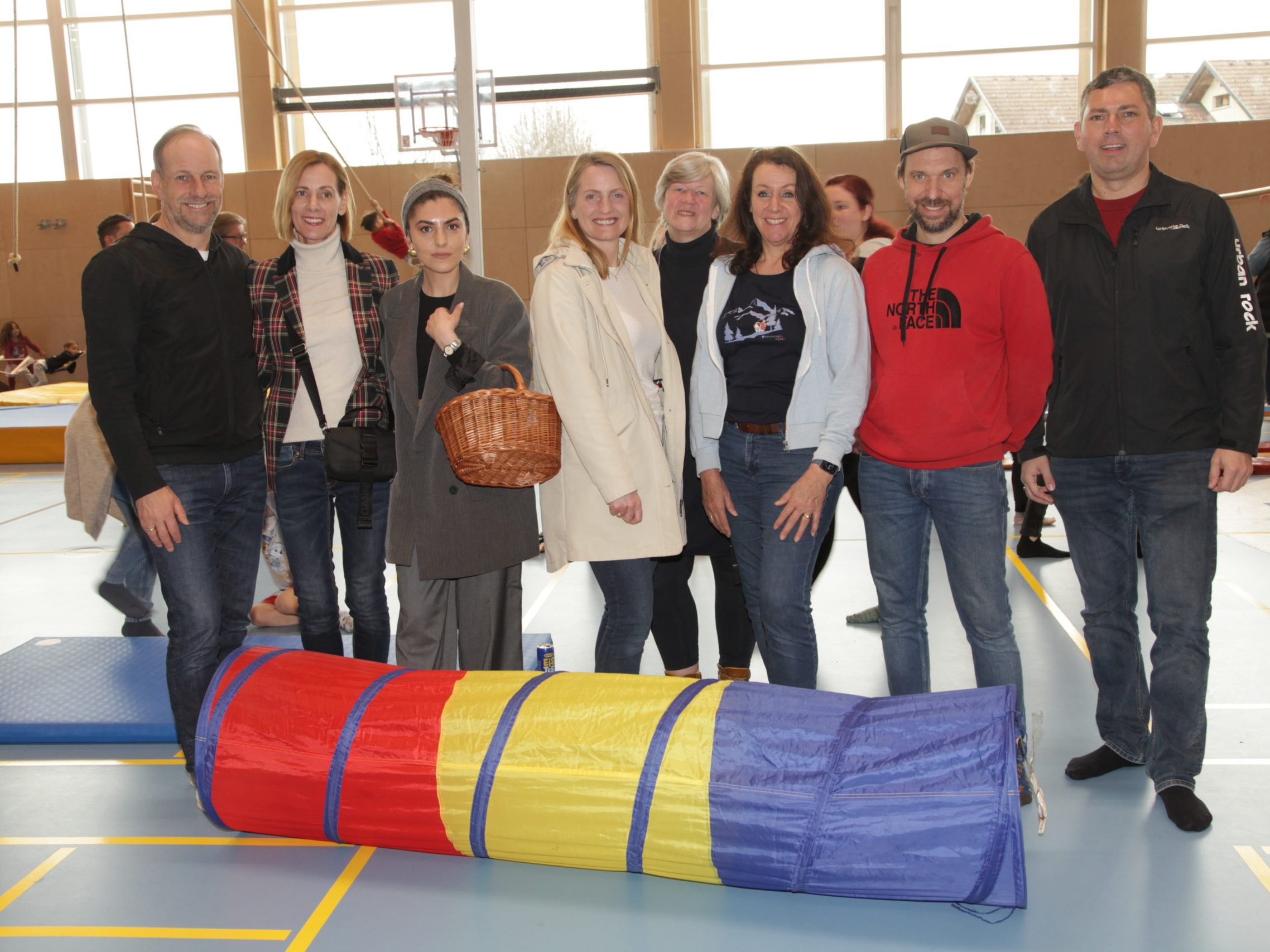 v. l. Bgm. Dieter Egger mit Gattin Gertraud, OJAH-Geschäftsführerin Samantha Bildstein, StR. Angelika Benzer, Nicole Aliane (Familienreferat), Vera Landl, Peter Ionian (Familienreferat), StR. Markus Klien