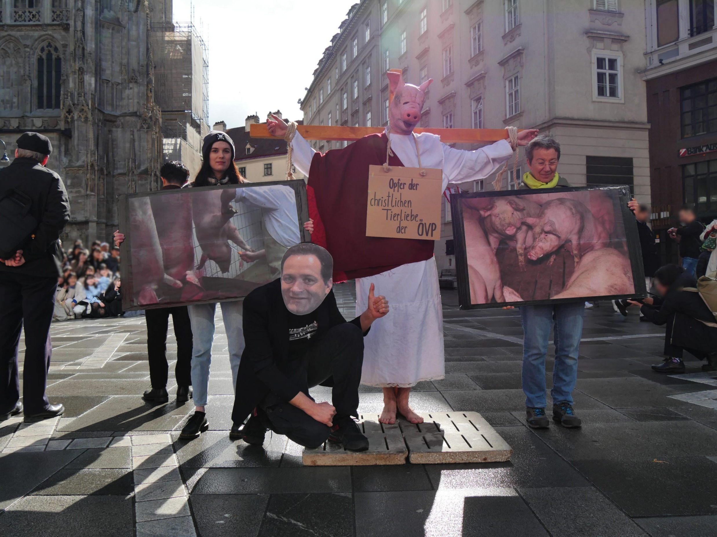 Der VGT hat am Wiener Stephansplatz eine Aktion zum Gründonnerstag durchgeführt.