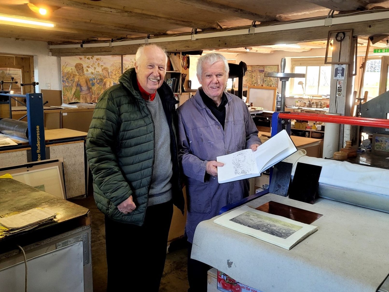 Beim Hörbranzer Künstler Hans Sturn in seiner Werkstattgalerie BLICKwARTE war Gemeindereporter Manfred Schallert am „Open Studio Day“ auf Besuch. Beim Hörbranzer Künstler Hans Sturn in seiner Werkstattgalerie BLICKwARTE war Gemeindereporter Manfred Schallert am „Open Studio Day“ auf Besuch.