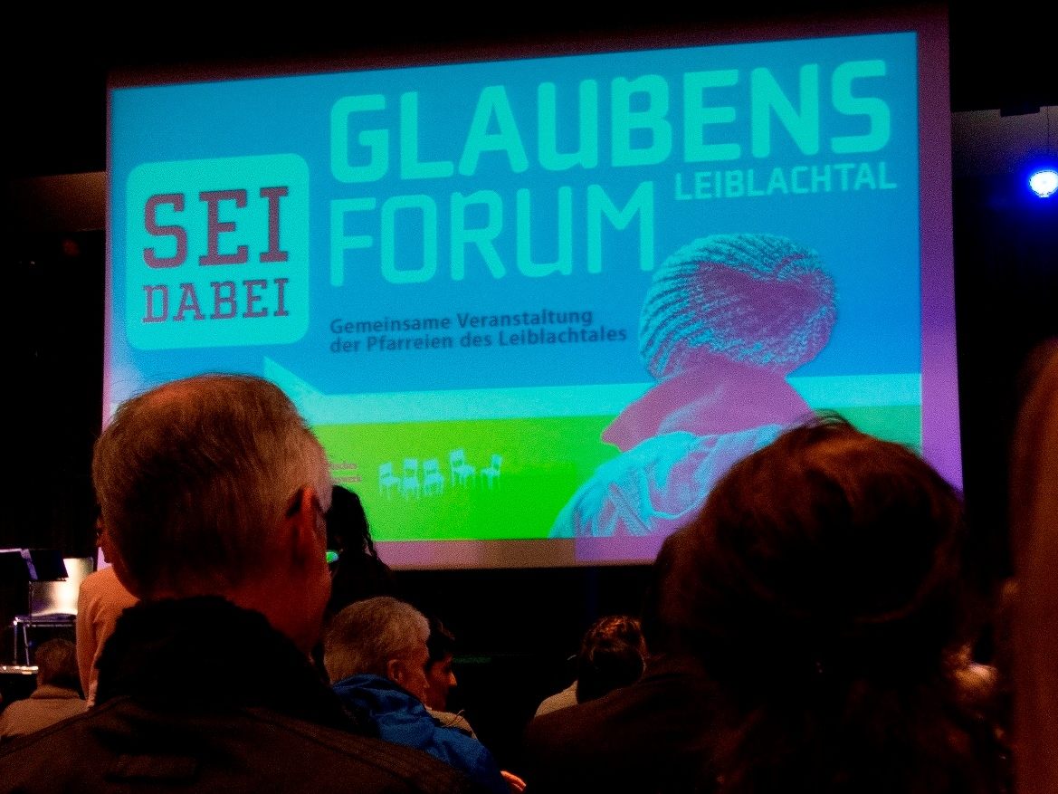 Einladung zum Glaubensforum „Kostbarkeiten der Seele“ im Pfarrsaal Lochau. Lesung und Musik mit bekannten Künstlergrößen.