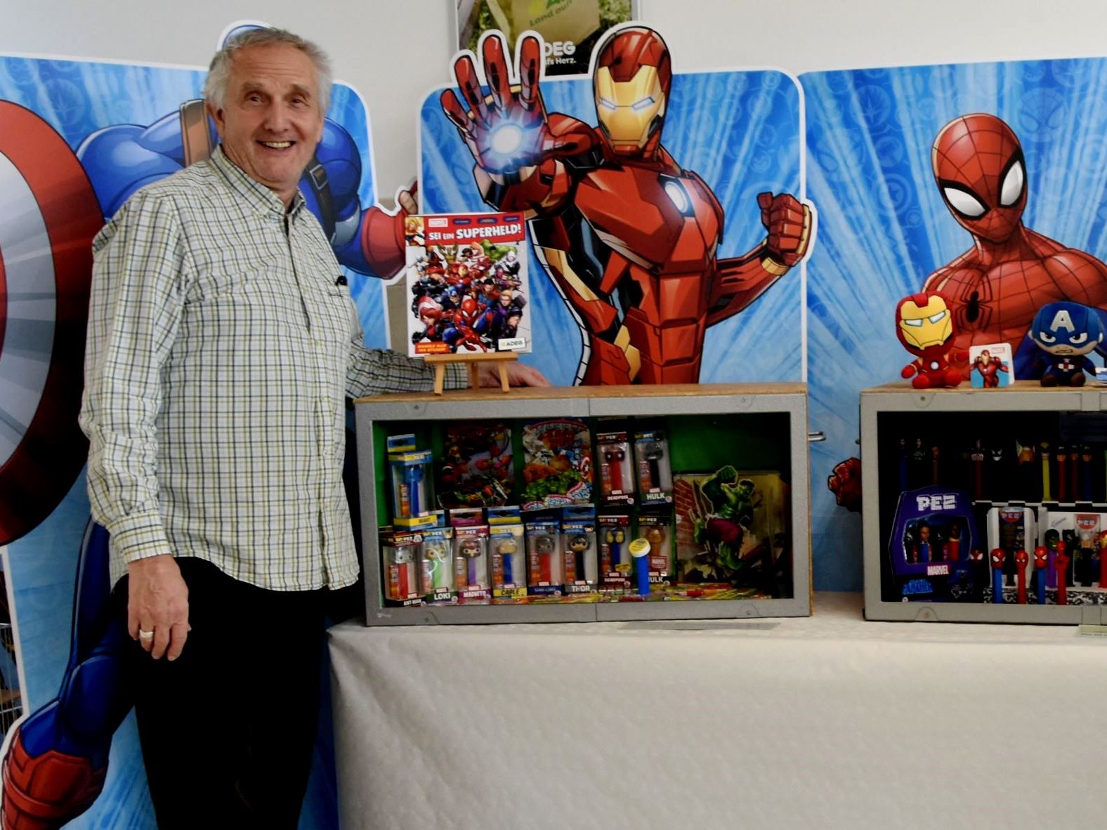 Der bekannte Sammler Kurt Prenner-Platzgummer aus Lochau lädt vom 16. bis 23. März zu einer Ausstellung in die ADEG-Filiale nach Lauterach. Besonderes Highlight sind die MARVEL-Helden als PEZ-Spender. Der bekannte Sammler Kurt Prenner-Platzgummer aus Lochau lädt vom 16. bis 23. März zu einer Ausstellung in die ADEG-Filiale nach Lauterach. Besonderes Highlight sind die MARVEL-Helden als PEZ-Spender.