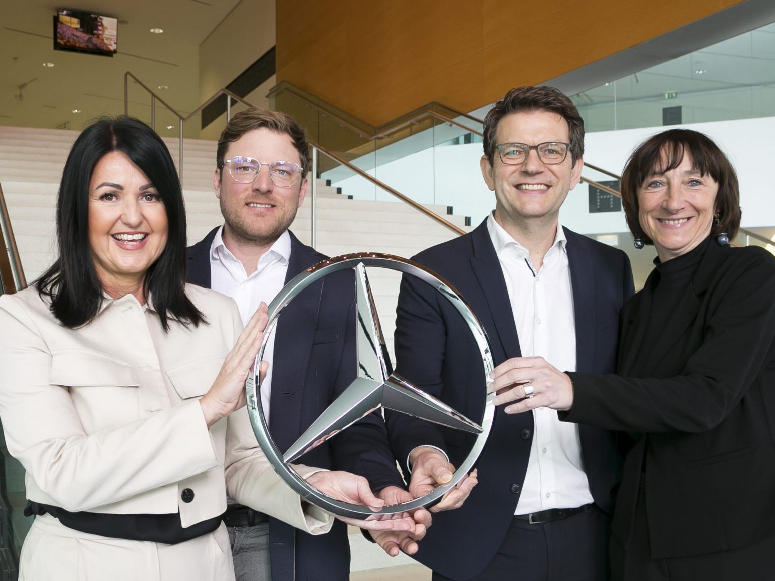 Mercedes-Benz ist neuer Partner der Bregenzer Festspiele. Mercedes-Benz ist neuer Partner der Bregenzer Festspiele.