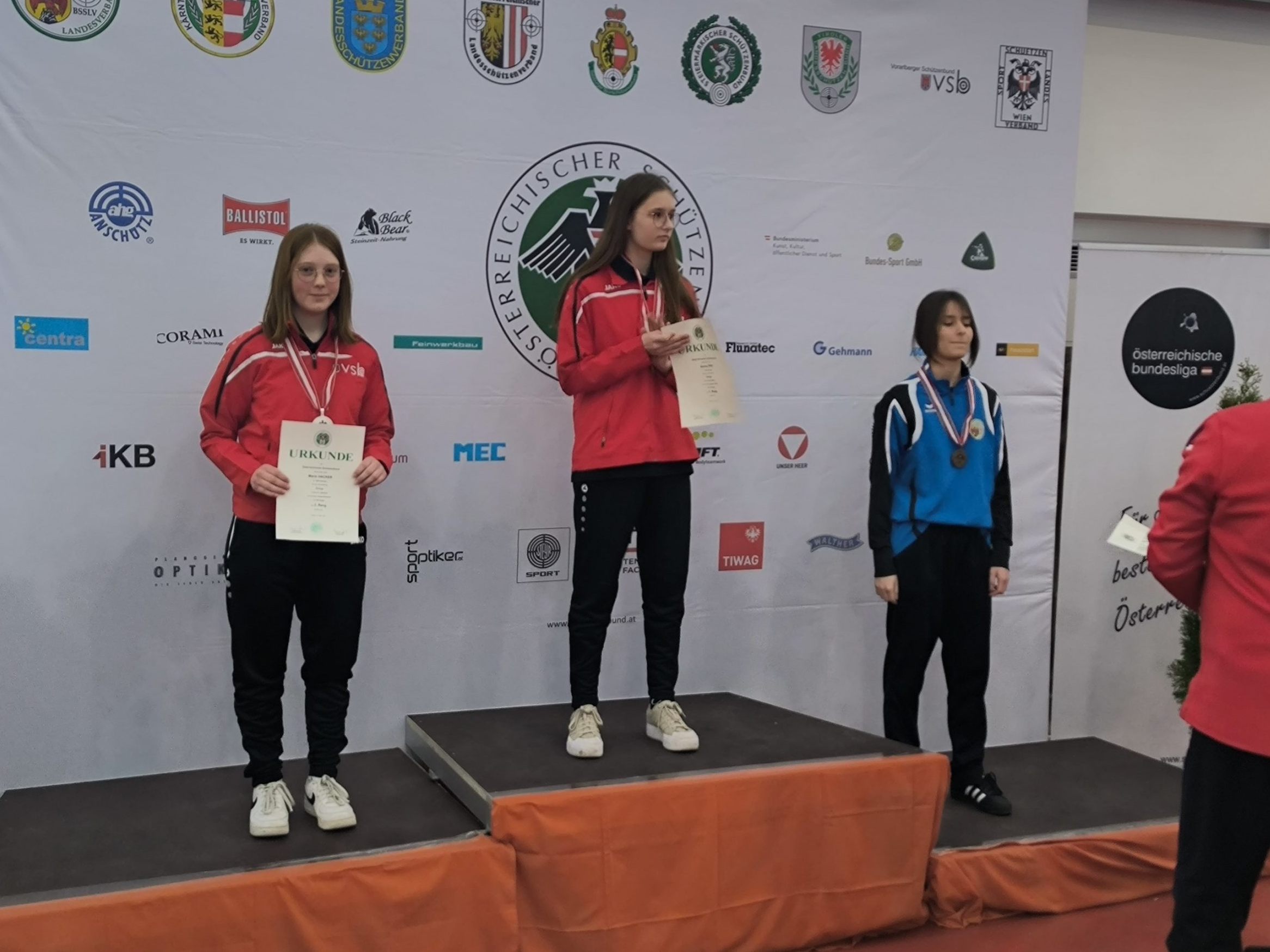 Frei Emma und Hacker Maria