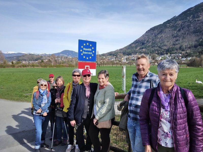 PÖffis unternehmen einen Frühlingsspaziergang