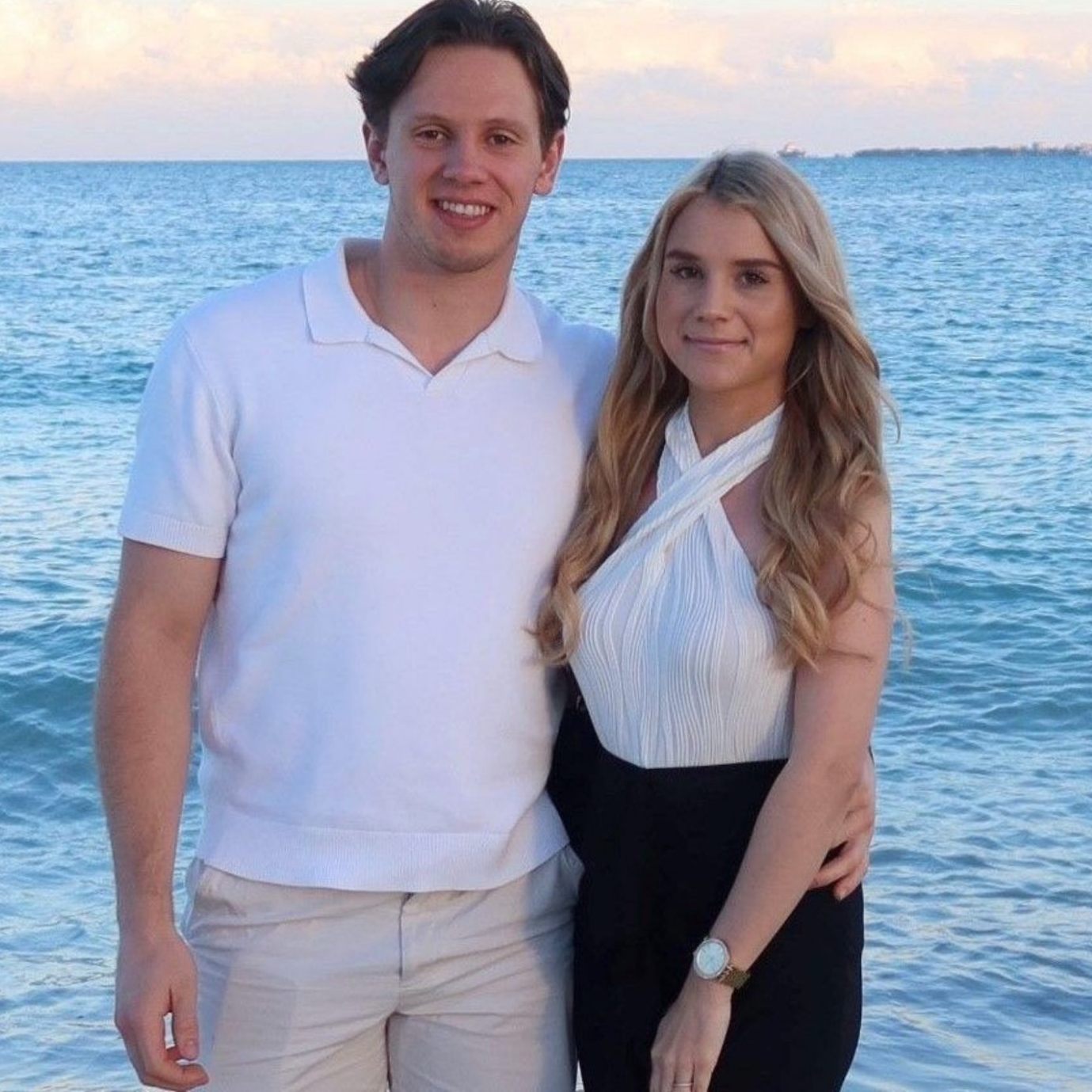 Stefanie und Marco beim All-Star-Break der NHL, in Mexiko. Bild re.: Rossi im Einsatz gegen die Calgary Flames.