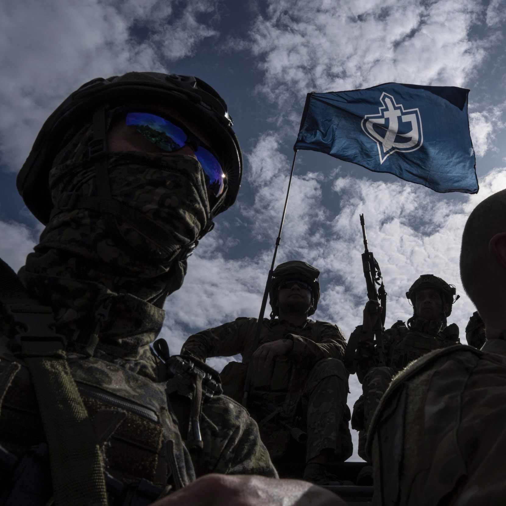 Russische Putin-Gegner dringen in Gebiete Belgorod und Kursk ein.