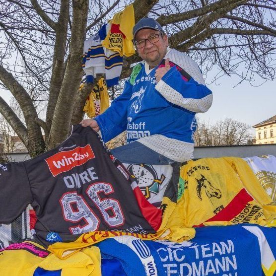 Thomas Frank verfügt über eine imposante Trikotversammlung.